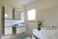 Neuwertiges Haus auf großem Baugrund in Randlage