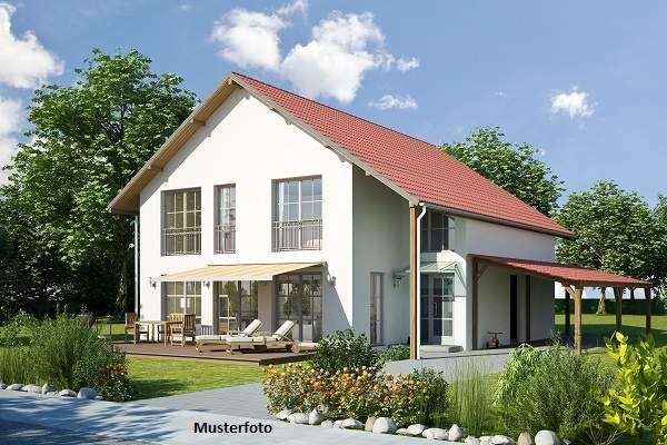 Modernes Einfamilienhaus mit Pool, großzügigen Terrassen und Garagenanbau