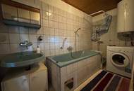 Sanierungsbedürftiges, preiswertes Einfamilienhaus mit Nebengebäuden