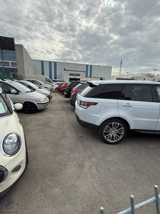 20 Verkaufsstellplätze in renommierten Autohaus zu vermieten !