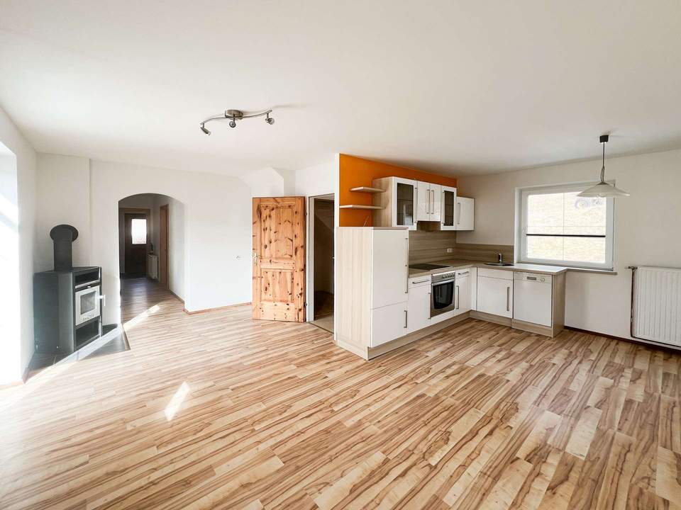 1 Monat mietfrei : Zweistöckige Maisonette-Wohnung mit sonniger Terrasse zu vermieten!