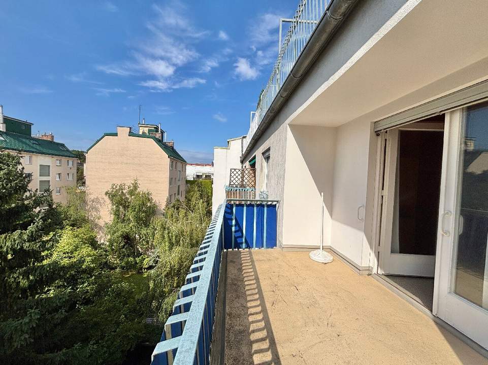 ERSTBEZUG nach Sanierung mit Südwestloggia in den begrünten Innenhof | Nähe Obkirchermarkt I Fotos vor Sanierung – Fertigstellung in Kürze