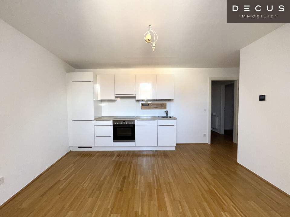 | ENTZÜCKENDE DACHGESCHOSSWOHNUNG | 2 ZIMMER | BESTLAGE | HAUPTPLATZ ECKE MURGASSE