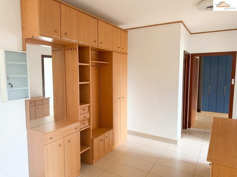Großzügige 4 Zimmer Mietwohnung mit Loggia und eigenem Stellplatz