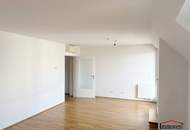 HOFSEITIG - Schöne 4-Zimmerdachgeschosswohnung mit Terrasse und Klimaanlage!