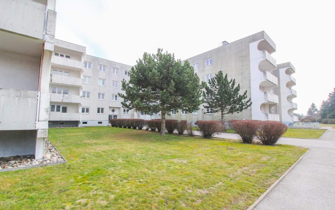 UNBEFRISTETE Wohnung in schöner Lage mit großer Loggia