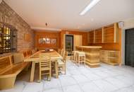 Villa voll unterkellert mit Poolhaus in absoluter Ruhelage