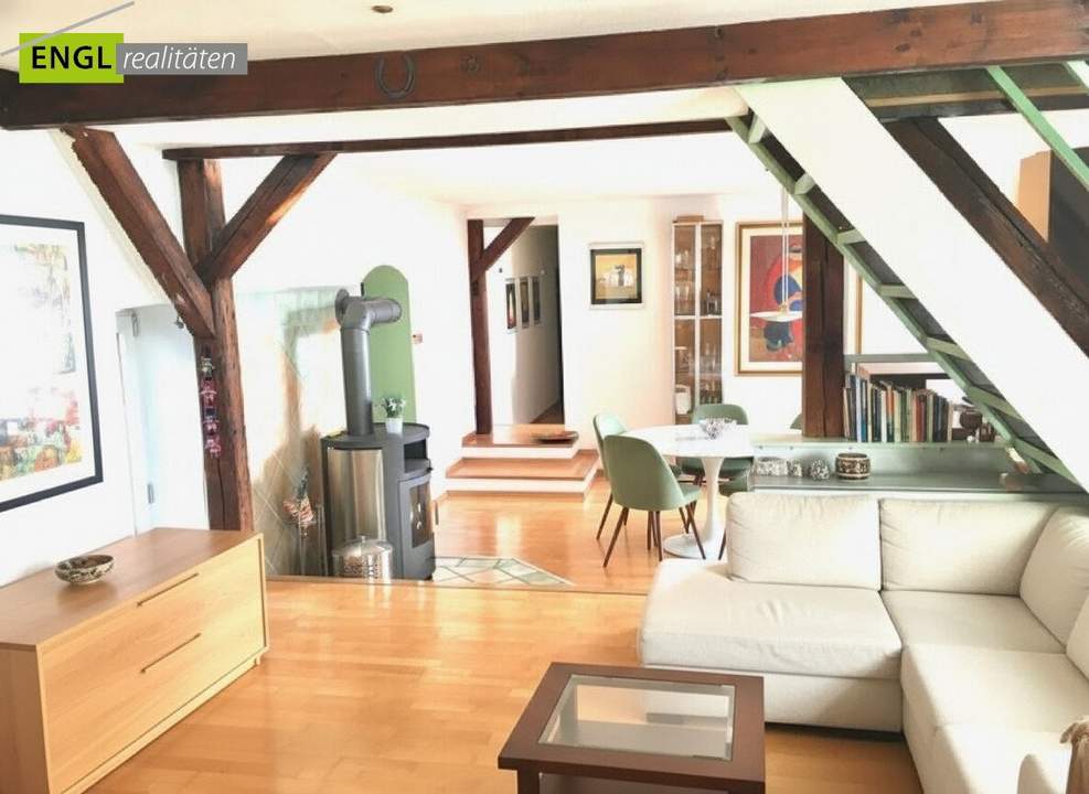 Aussergewöhnliche Loftwohnung im Dachgeschoss für jung gebliebene Künstler, Single, Paare und kleine Familie