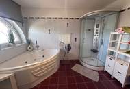 Tolles Zweifamilienhaus mit Einliegerwohnung, sonniger Terrasse, Keller, Doppelgarage und Pool!