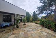 ARCHITEKTENWOHNJUWEL MIT PARKÄHNLICHEM GARTEN IN RUHELAGE MIT ALTBAUMBESTAND IM NAHBEREICH VON WIEN MIT HERVORRAGENDER INFRASTRUKTUR
