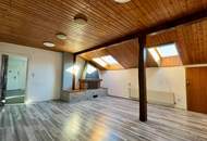 Blick in die Berge: 3 Zimmer-Dachgeschoss-Wohnung mit Balkon