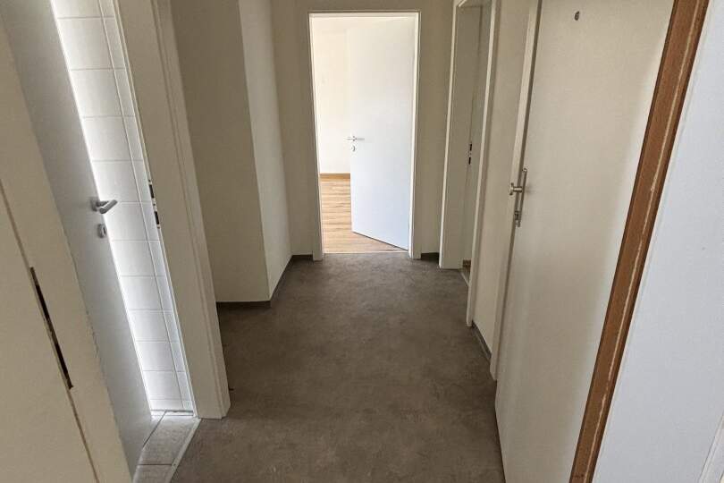 SANIERUNG ABGESCHLOSSEN: sehr attraktive und ansprechende Wohnung in wunderschöner Grünlage! Tolle Raumaufteilung für äußerst flexible Nutzungsmöglichkeiten! 1A-Infrastruktur wird geboten!, Wohnung-miete, 572,69,€, 4400 Steyr(Stadt)