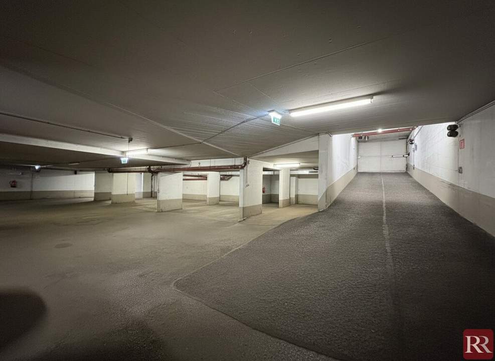 Großzügiger Tiefgaragenstellplatz, Nähe AKH