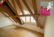 Außergewöhnliche 4-Zimmer-Dachgeschosswohnung im topsanierten Altbau – Galerie, sichtbare Holzbalken & Terrasse beim Karmelitermarkt