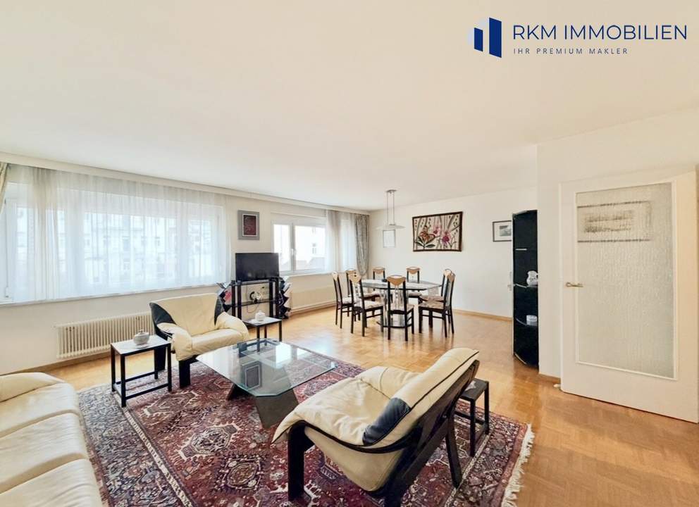 Helle 2-Zimmer-Wohnung mit Balkon & Parkplatz