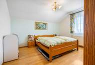 Vielseitige Liegenschaft mit zwei Wohnhäusern, Wirtschaftsgebäuden, Nutzflächen und Wald