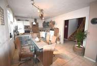 PALMEN, POOL und BARBEQUE