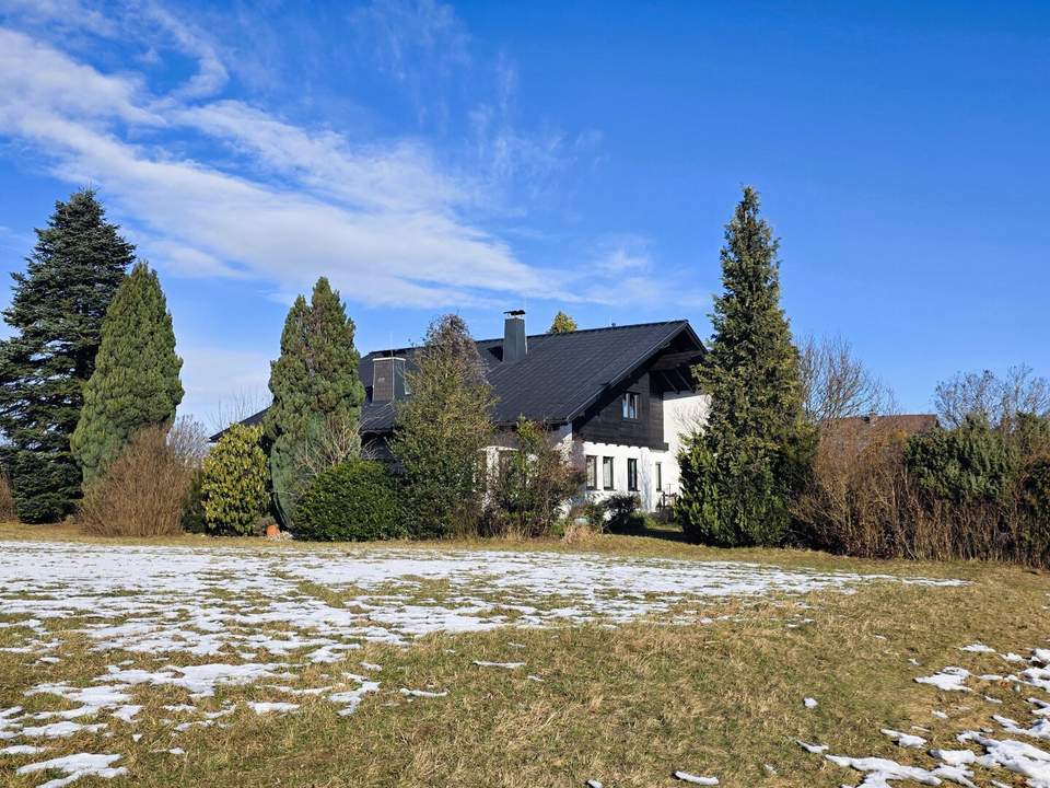 Gediegenes Einfamilienhaus mit Gebirgsblick und Potenzial