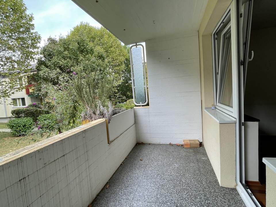 Einzimmerwohnung mit Designküche und hofseitigen Loggia in Grünruhelage!