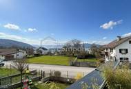 Charmantes Wohnhaus mit Blick über den glitzernden Attersee, in Seewalchen mit Garten und Sonnenterrasse.
