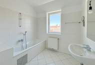Helle Dachgeschosswohnung mit 3 Schlafzimmern, Kamin & Dachterrasse