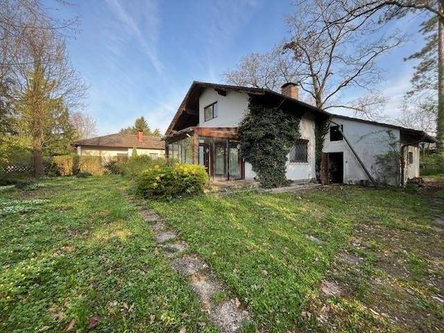 Einfamilienhaus mit Potential und großem Grundstück zu verkaufen