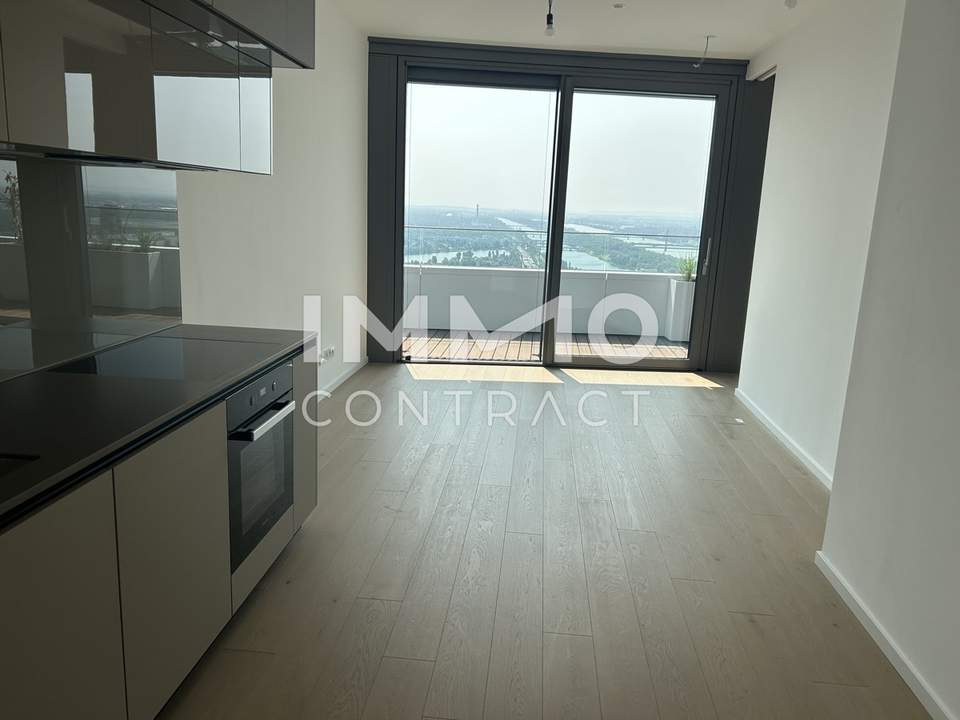 2 Zimmer Erstbezug mit atemberaubenden Blick auf die Donau! Pool, Sauna, Gym inklusive!