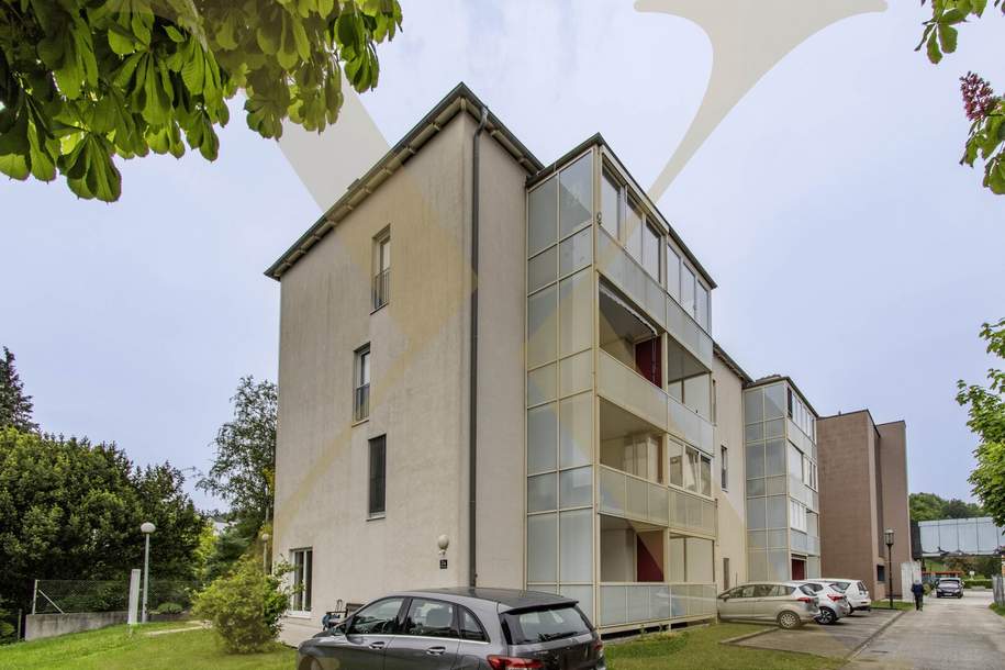 3 MONATE MIETFREI! Helle Geschäfts-/Studiofläche mit Loggia und Küche in Laakirchen zu vermieten!, Gewerbeobjekt-miete, 800,57,€, 4663 Gmunden
