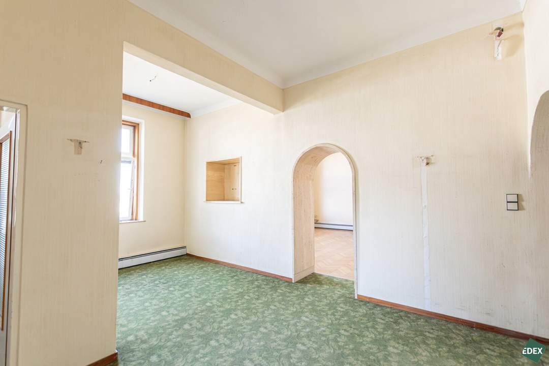 Sanierungsbedürftige Wohnung in wunderschönem Gründerzeithaus nähe U3