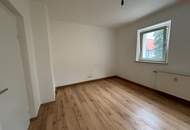 Einladendes Wohnambiente und praktische Raumaufteilung: sanierte 2-Zimmer-Wohnung mit Grünblick bietet die perfekte Kombination aus naturnahem Wohnen und ausgezeichneter Infrastruktur in Stadtnähe!