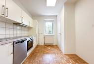 Helle 2-Zimmer-Wohnung mit Extraküche und großem Balkon mit Gartenblick