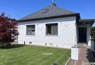 Grünruhelage, alles auf einer Ebene, mit Pool und Garage