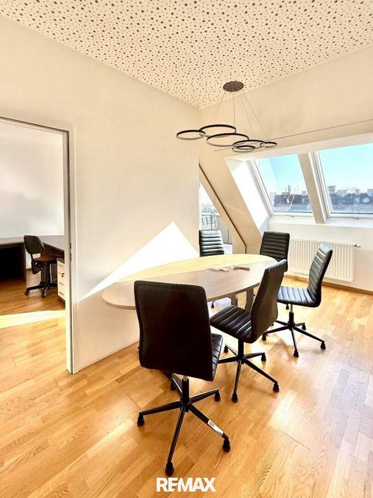 Möbliertes Dachgeschossbüro in Toplage – ideal für Startups & kleine Unternehmen