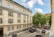 Sanierungsbedürftige Altbauwohnung in prachtvollem Jahrhundertwendehaus | Hofseitiges Schlafzimmer | Nähe Stadthalle, Vogelweidpark, Lugner City