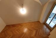 Charmante 2-Zimmer-Altbauwohnung mit Balkon in zentraler Lage