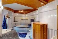 Familienhaus mit Pool, 4 Garagen und Nebenflächen