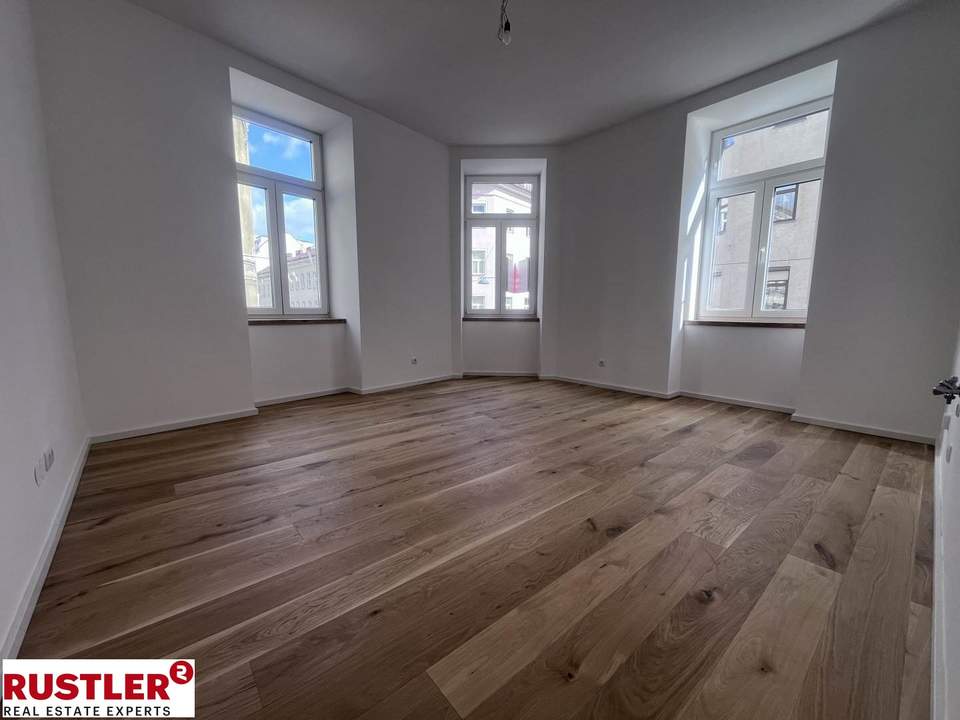 Erstbezug - generalsanierte Altbauwohnung an der U1!