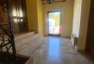 Haus mit 6 Garagen