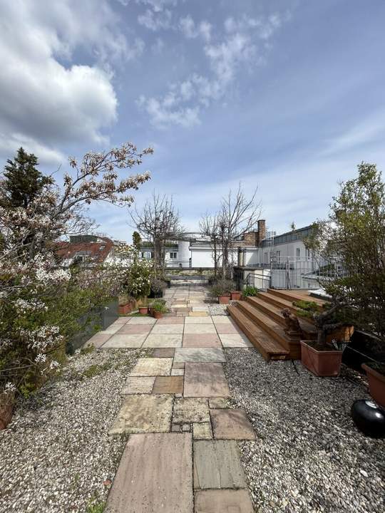 Luxuriöses Dachgeschoß in 1080 Wien: 4 Zimmer, Terrasse, Loggia & mehr
