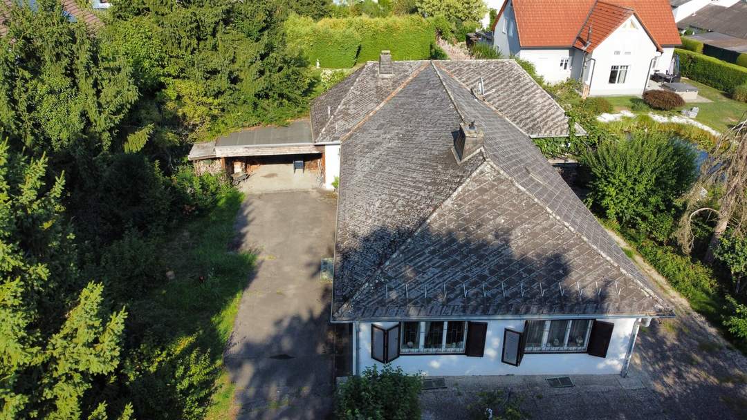 Sanierungsbedürftiger Bungalow auf großem Grundstück, Aufstockung, Erweiterung möglich