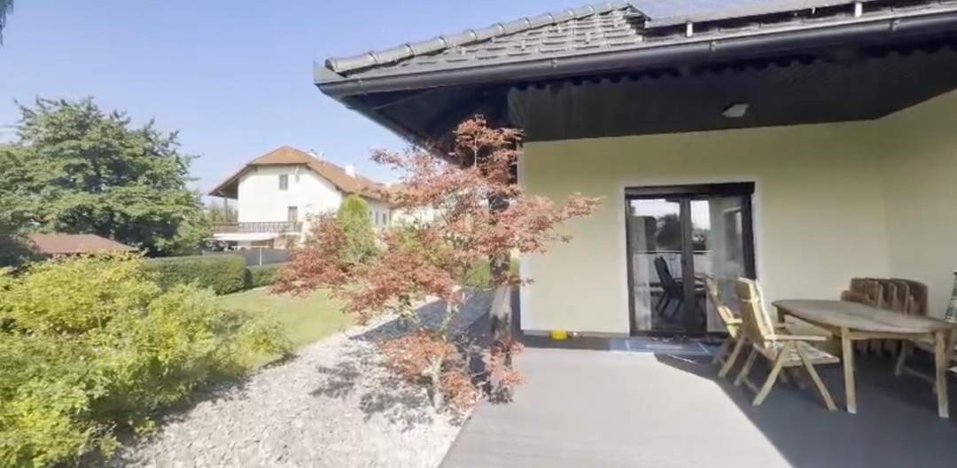 Sehr gepflegtes Einfamilienhaus in Ruhelage - voll unterkellerter Bungalow, Doppelgarage GENERALSANIERT