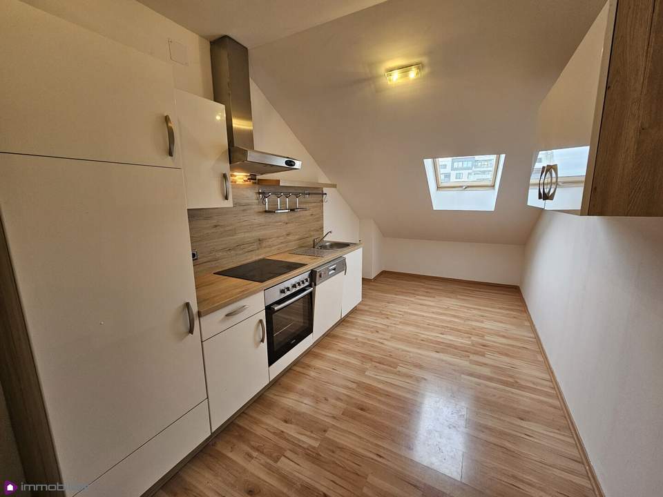 Sofortbezug: Sonnige DG Wohnung