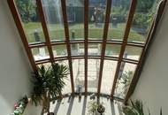 "Gediegene Villa, große Wohnfläche, viele Garagenplätze"