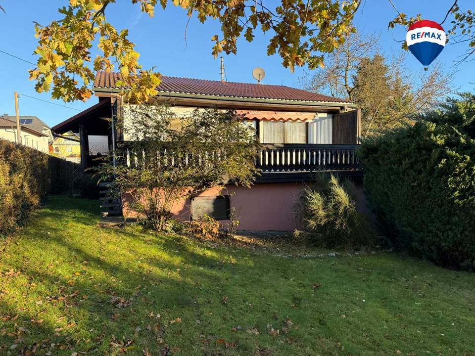 Sanierungsbedürftiges Einfamilienhaus mit großzügiger Terrasse und schönem Baumgarten