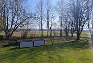 Großes Familienhaus mit Pool, 4 Garagen und extra Baugrundstück.