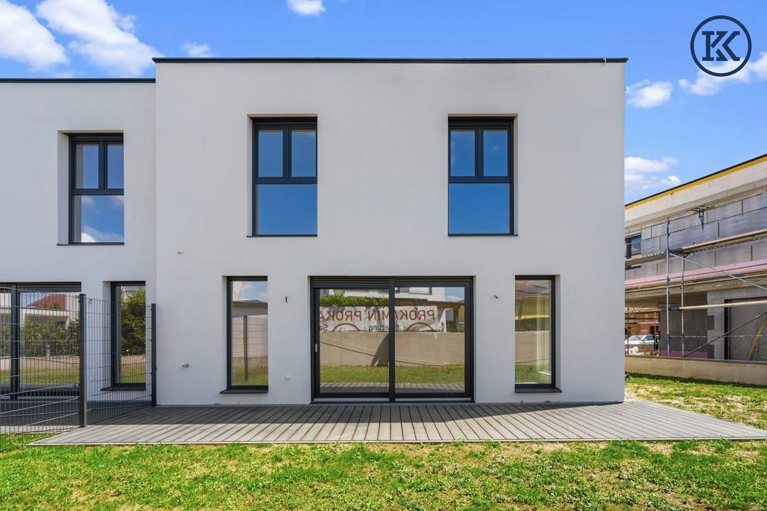 Moderne Doppelhaushälfte im belagsfertigen Zustand