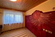 Charmantes Zweifamilienhaus mit idyllischem Naturpool