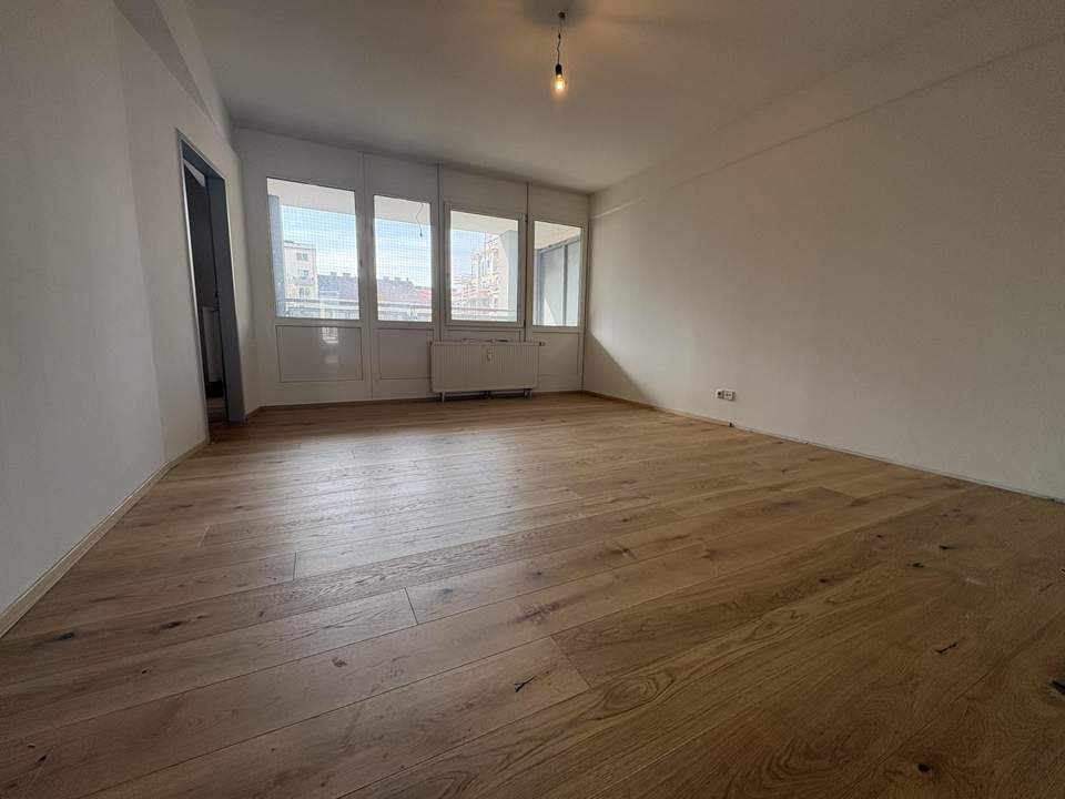 2 Zimmerwohnung im Zentrum mit Loggia und neuer Küche