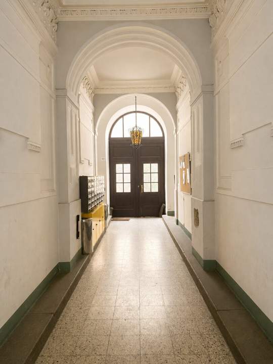 Kleinwohnung unbefristet vermietet mit großem Potenzial für Anleger