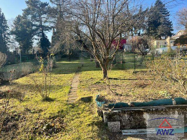 Mehrfamilienhaus mit 3 Wohneinheiten und schönem Garten!